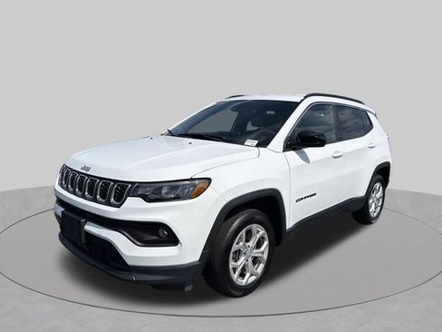 Used 2024 Jeep Compass Latitude AWD/4WD image 11