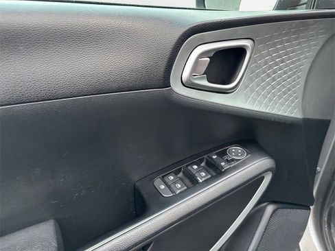 Used 2023 Kia Soul LX image 14
