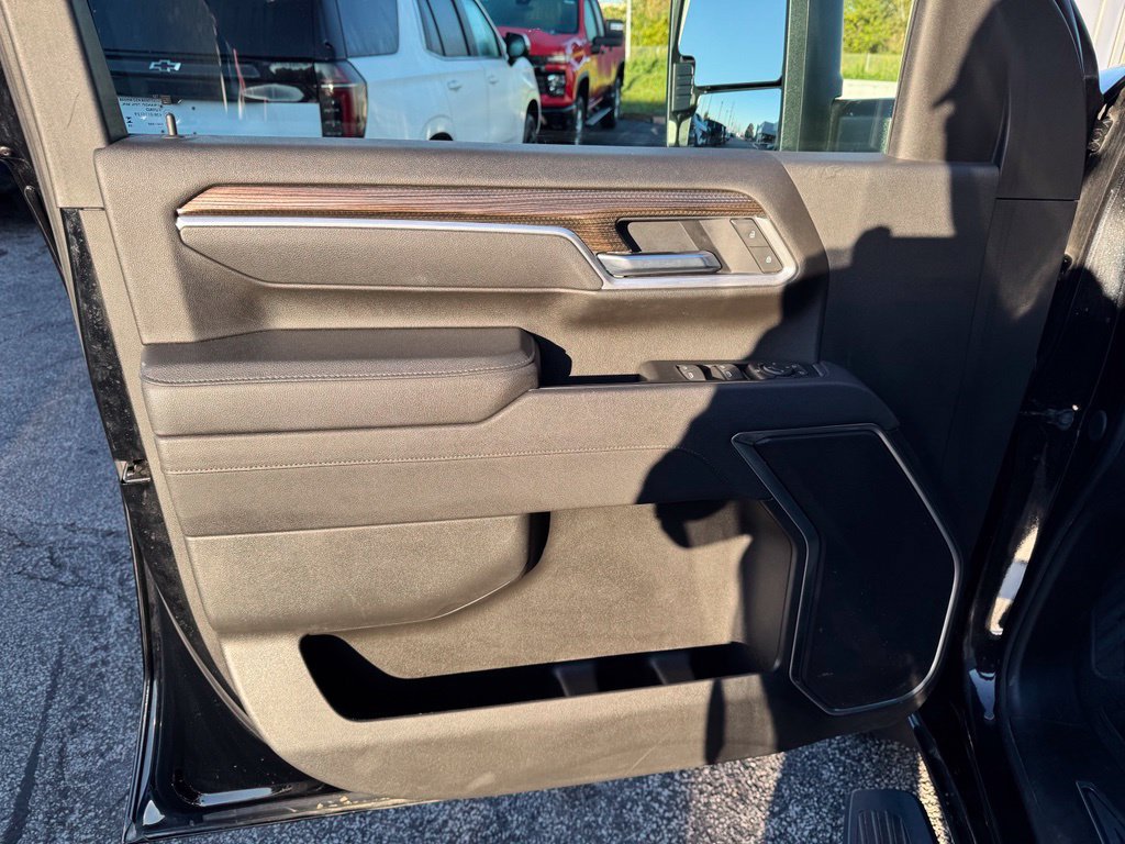 Used 2025 Chevrolet Silverado 2500 LT w/ Convenience Package AWD/4WD image 9