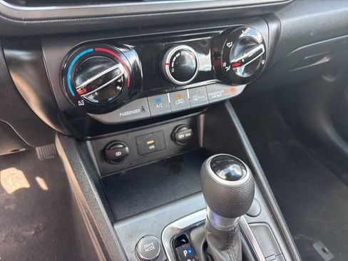 Used 2022 Hyundai Kona SE image 22