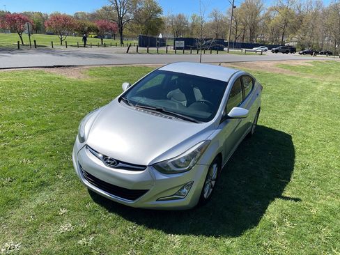 Used 2015 Hyundai Elantra SE w/ Option Group 02 FWD image 4