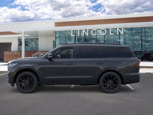 New 2025 Lincoln Navigator Reserve w/ Jet Appearance Package AWD/4WD image 3