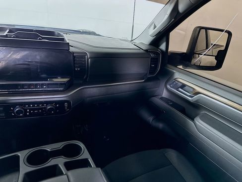 Used 2025 Chevrolet Silverado 2500 LT w/ Convenience Package image 19