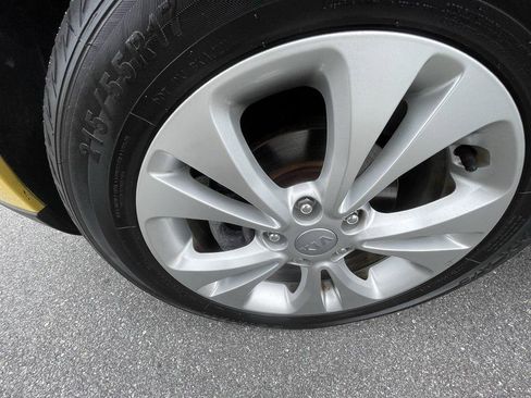 Used 2016 Kia Soul + FWD image 11
