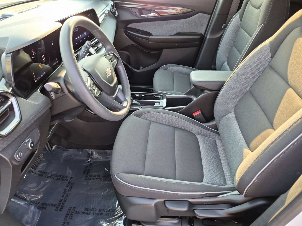 Used 2025 Chevrolet TrailBlazer LT AWD/4WD image 15