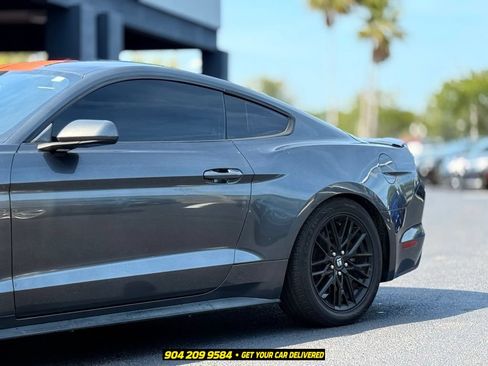 Used 2017 Ford Mustang GT RWD image 3