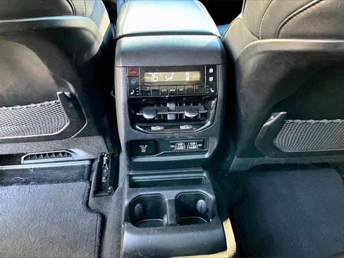 Used 2023 Jeep Grand Cherokee L Limited w/ Black Appearance Package image 15