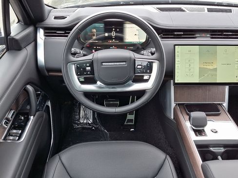 New 2025 Land Rover Range Rover SE image 9