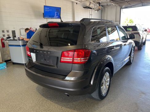 Used 2018 Dodge Journey SE FWD image 3