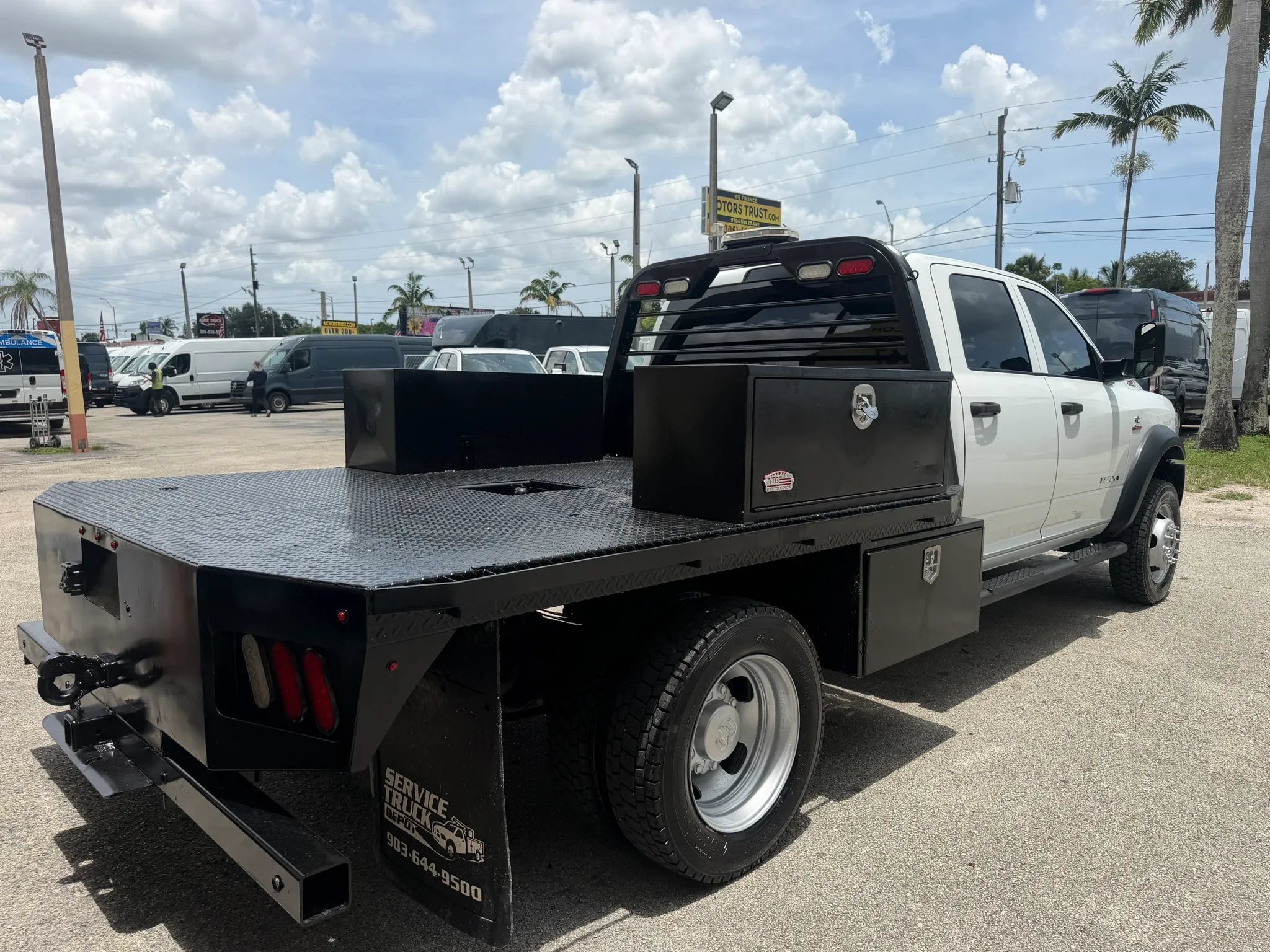 Used 2022 RAM 5500 4x4 Crew Cab Tradesman w/ Chrome Appearance Group image 5