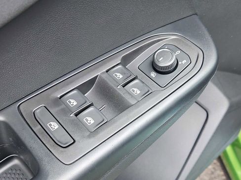 New 2025 Volkswagen Taos SE image 6