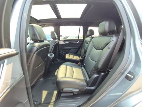 Used 2022 Cadillac XT6 Premium Luxury w/ Technology Package AWD/4WD image 11