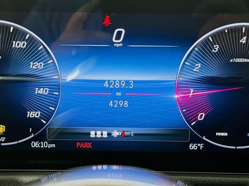 Used 2026 Mercedes-Benz GLB 250 4MATIC image 13