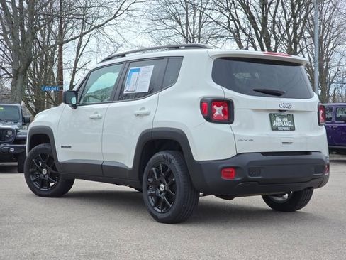 Used 2023 Jeep Renegade Latitude w/ Premium Group image 24