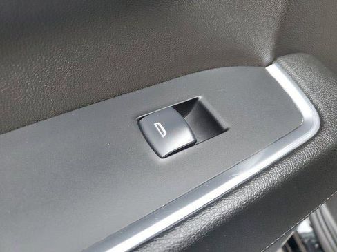 Used 2024 GMC Sierra 1500 SLT image 13