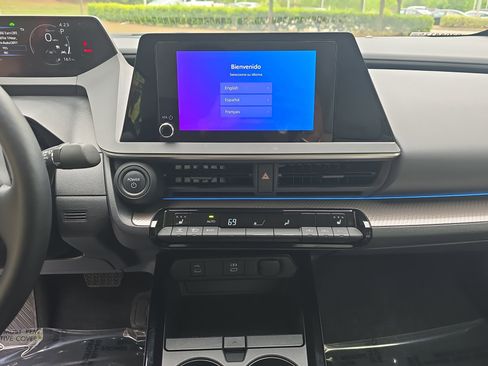 Used 2024 Toyota Prius XLE FWD image 19