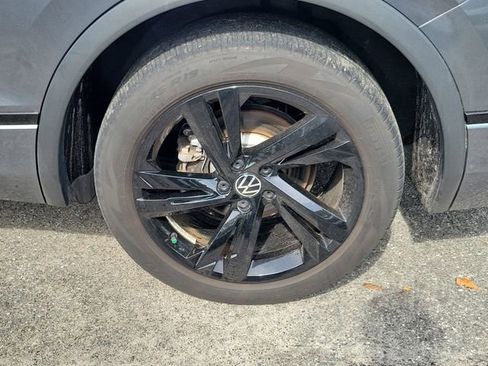Used 2023 Volkswagen Tiguan SE R-Line FWD image 6