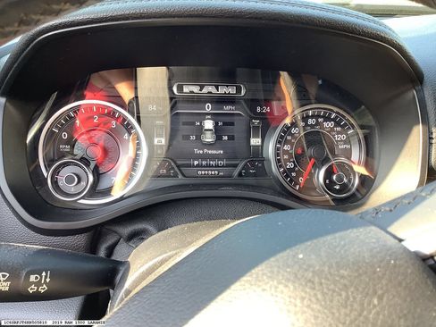 Used 2019 RAM 1500 Laramie AWD/4WD image 12