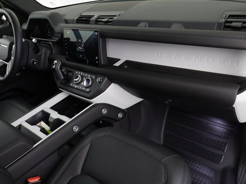 Used 2025 Land Rover Defender 110 S image 20