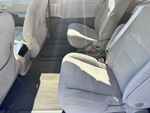 Used 2017 Toyota Sienna LE FWD image 6