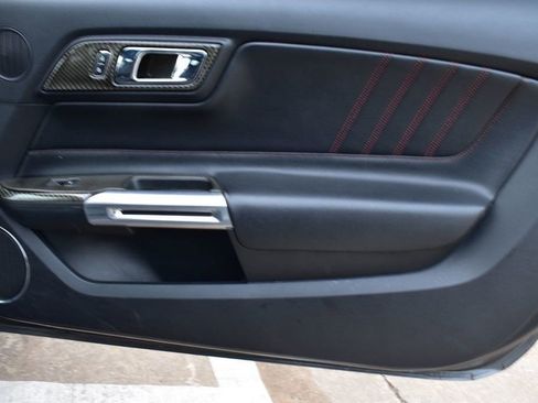 Used 2016 Ford Mustang Premium image 39