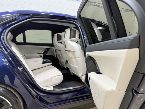 Used 2023 BMW i7 xDrive60 image 43