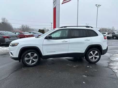 Used 2022 Jeep Cherokee Limited image 4