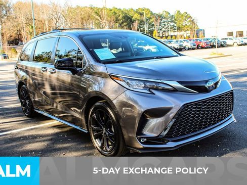 Used 2022 Toyota Sienna XSE image 4