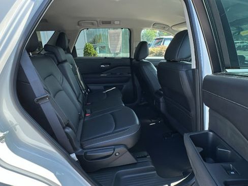Certified 2024 Nissan Pathfinder SL w/ Black Appearance Package image 22