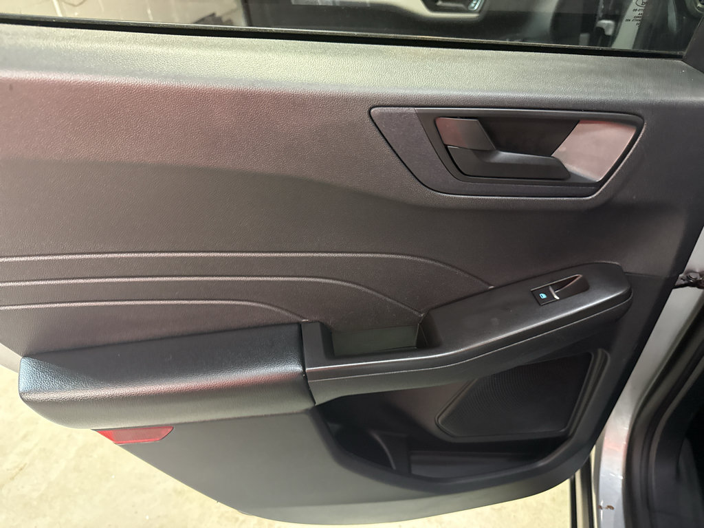 Used 2022 Ford Escape SE w/ Convenience Package FWD image 27