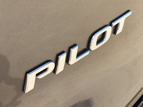 Used 2020 Honda Pilot Touring image 12