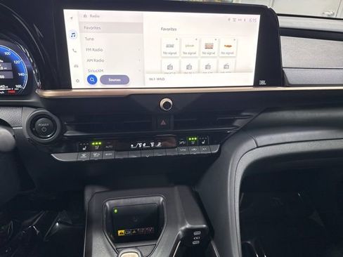 Used 2023 Toyota Crown XLE image 20