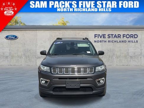 Used 2019 Jeep Compass Latitude w/ Cold Weather Group FWD image 3