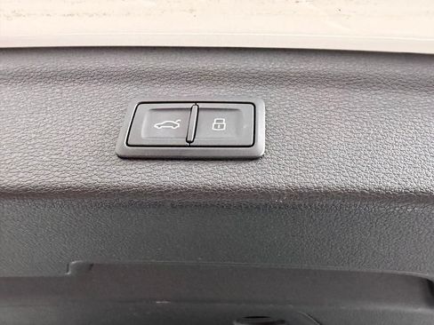Used 2022 Audi Q3 2.0T Premium w/ Convenience Package AWD/4WD image 29