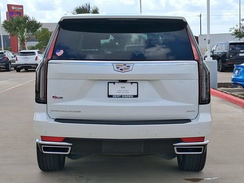 Used 2024 Cadillac Escalade Premium Luxury RWD image 5