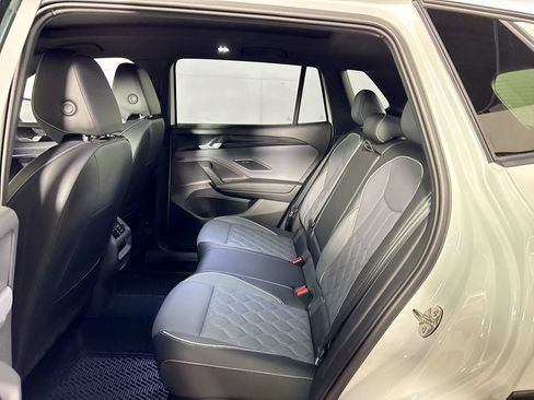 Certified 2025 Volkswagen Tiguan SEL R-Line AWD/4WD image 23