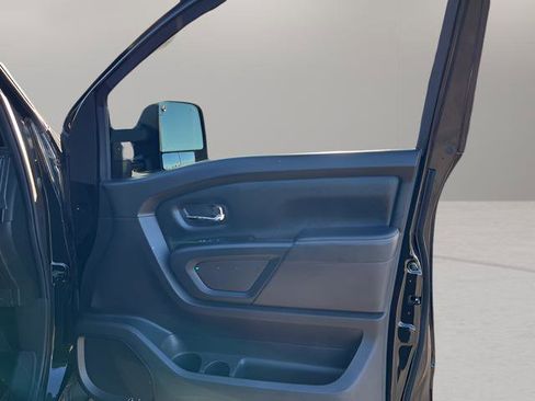 Used 2019 Nissan Titan SL w/ Midnight Edition image 40