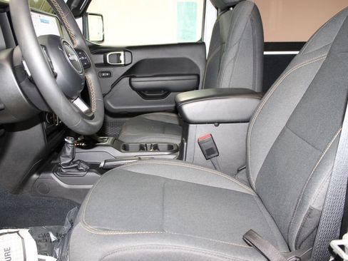 Used 2024 Jeep Wrangler Sport AWD/4WD image 19