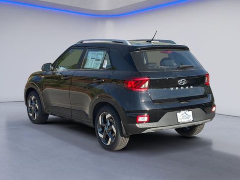 New 2026 Hyundai Venue SEL FWD image 3