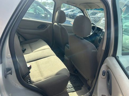 Used 2003 Ford Escape XLS AWD/4WD image 4