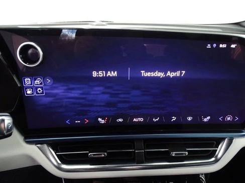 Used 2025 Chevrolet Equinox EV LT FWD image 12