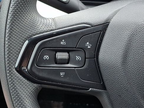 Used 2025 Chevrolet Trax LT FWD image 20