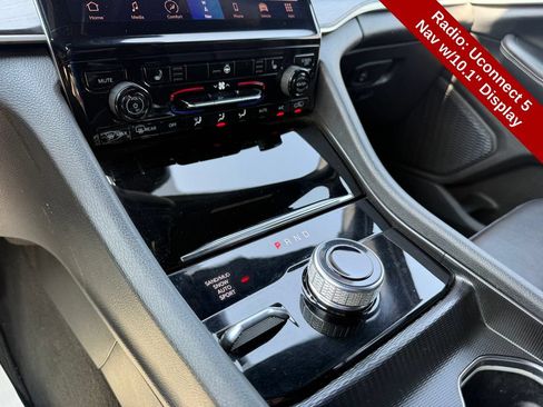 Used 2024 Jeep Grand Cherokee L Limited AWD/4WD image 30