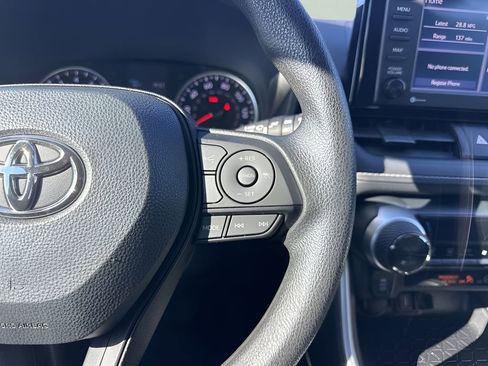 Used 2022 Toyota RAV4 XLE image 16