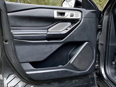 Used 2020 Ford Explorer Platinum w/ Premium Technology Package image 17