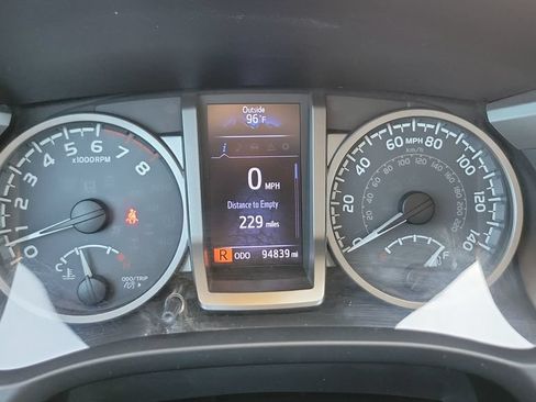 Used 2019 Toyota Tacoma SR5 RWD image 22