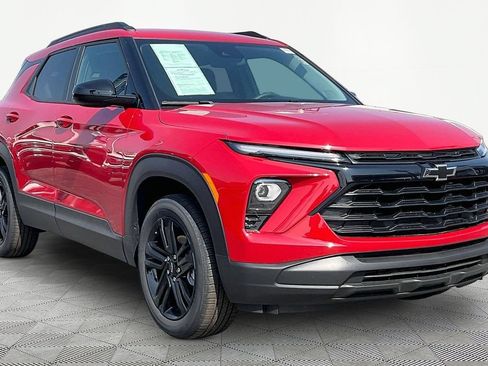 Used 2026 Chevrolet TrailBlazer LT w/ Midnight Edition AWD/4WD image 3