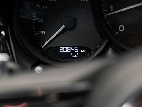 Used 2023 Porsche Macan Turbo image 21