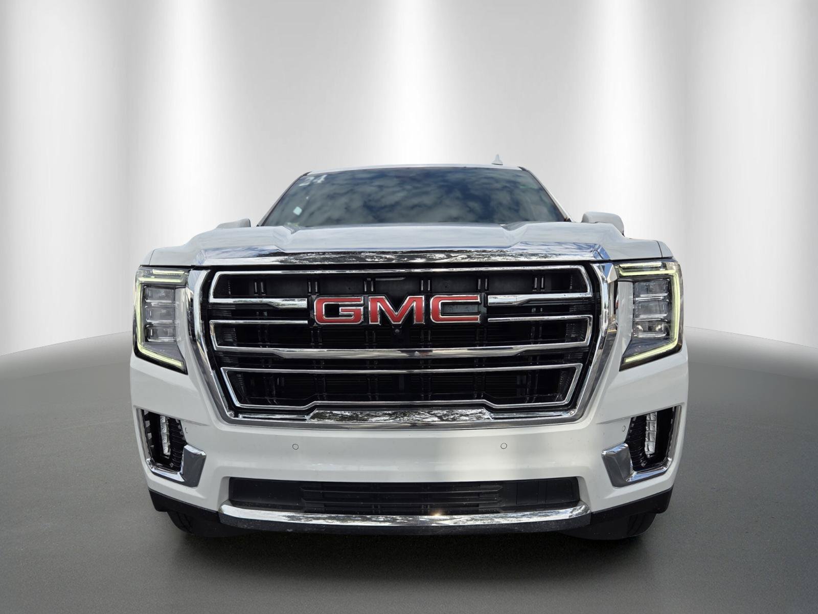 Used 2024 GMC Yukon XL SLT w/ SLT Luxury Package AWD/4WD image 2