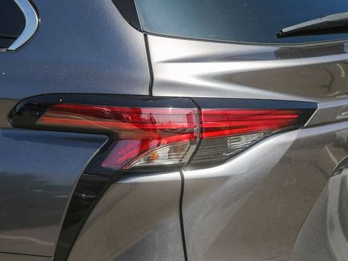 Used 2021 Toyota Sienna XSE image 11